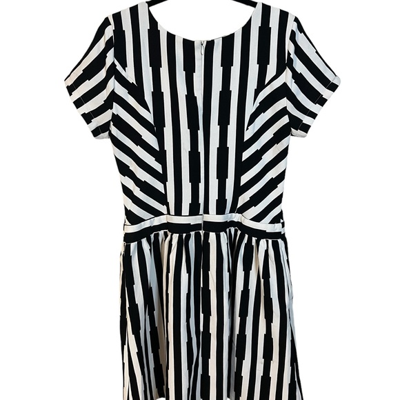 A Mikarose dress in size large - Picture 7 of 8